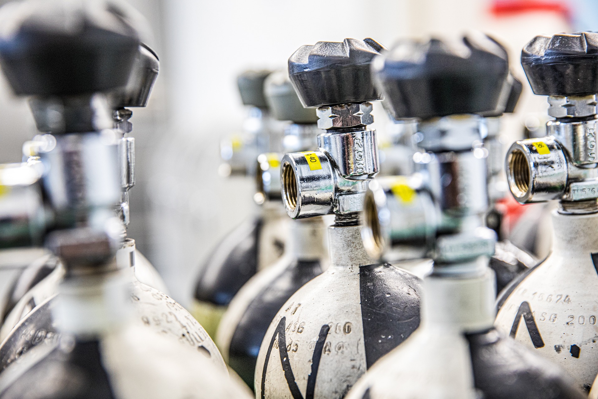 韋林Everest MVIQ+工業(yè)視頻內(nèi)窺鏡在氣瓶內(nèi)壁缺陷檢測中的應用